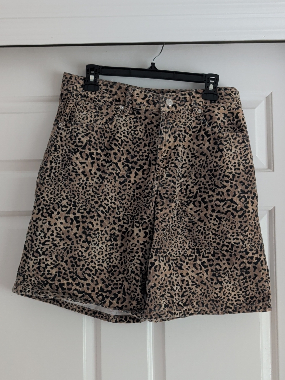 ASOS Design Leopard Print High-Rise Baggy Women’s Shorts - Beige/Black